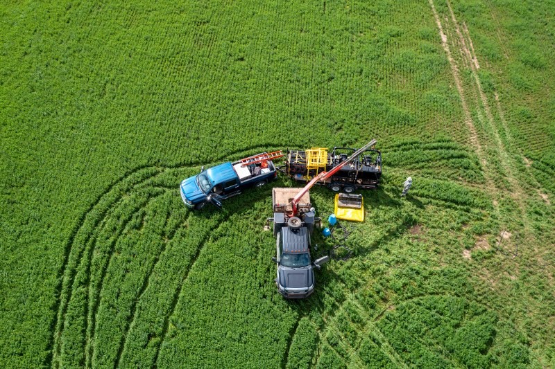 HIU - Aerial view of spider crane unloading equipment